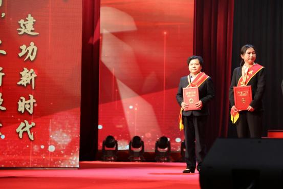 宁新新材董事长邓达琴女士荣获2023年奉新县劳动模范和先进工作者奖